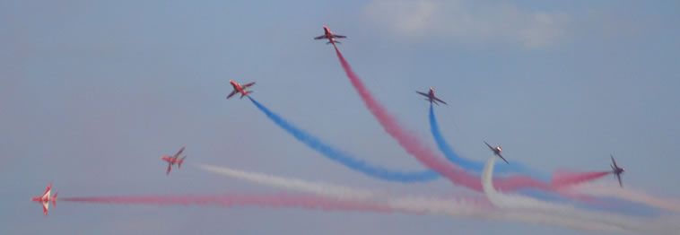 Eastbourne Airbourne 2009 Red Arrows performing a Vixen Break